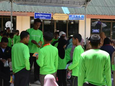 สำนักงานขนส่งนราธิวาสมาให้ความรุูด้านกฎจารจรบนท้องถนน