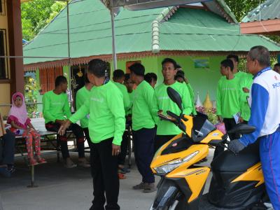 สำนักงานขนส่งนราธิวาสมาให้ความรุูด้านกฎจารจรบนท้องถนน