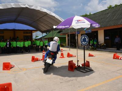 สำนักงานขนส่งนราธิวาสมาให้ความรุูด้านกฎจารจรบนท้องถนน