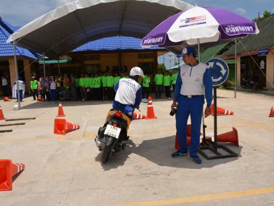 สำนักงานขนส่งนราธิวาสมาให้ความรุูด้านกฎจารจรบนท้องถนน