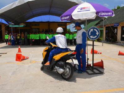 สำนักงานขนส่งนราธิวาสมาให้ความรุูด้านกฎจารจรบนท้องถนน