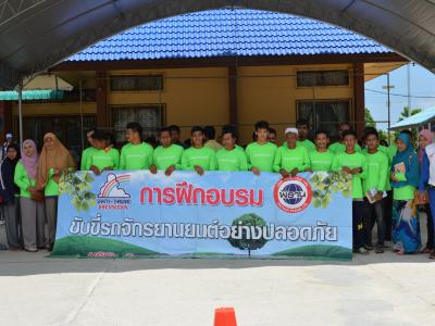 สำนักงานขนส่งนราธิวาสมาให้ความรุูด้านกฎจารจรบนท้องถนน