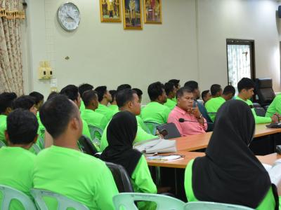 สำนักงานขนส่งนราธิวาสมาให้ความรุูด้านกฎจารจรบนท้องถนน
