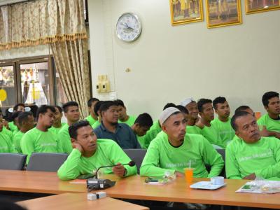 สำนักงานขนส่งนราธิวาสมาให้ความรุูด้านกฎจารจรบนท้องถนน