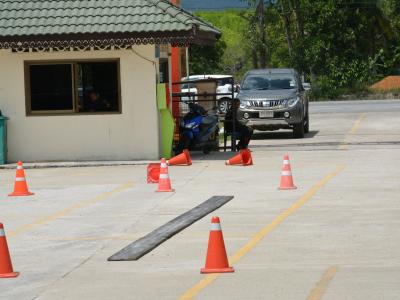 สำนักงานขนส่งนราธิวาสมาให้ความรุูด้านกฎจารจรบนท้องถนน