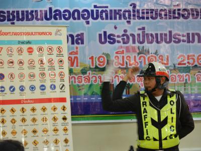 สำนักงานขนส่งนราธิวาสมาให้ความรุูด้านกฎจารจรบนท้องถนน