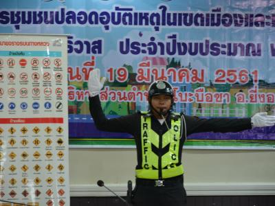 สำนักงานขนส่งนราธิวาสมาให้ความรุูด้านกฎจารจรบนท้องถนน