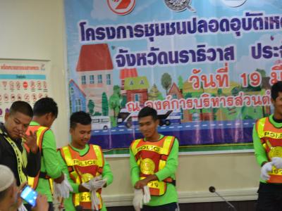 สำนักงานขนส่งนราธิวาสมาให้ความรุูด้านกฎจารจรบนท้องถนน