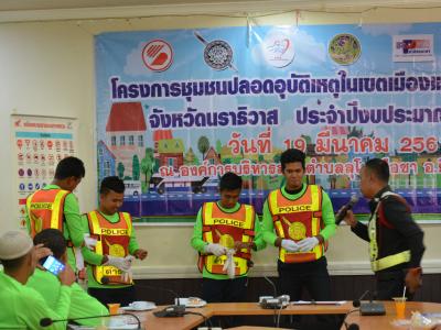 สำนักงานขนส่งนราธิวาสมาให้ความรุูด้านกฎจารจรบนท้องถนน