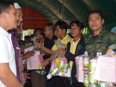 ต้อนรับรองผู้ว่าราชการจังหวัดนราธิวาส บ้านกำปงปีแซ
