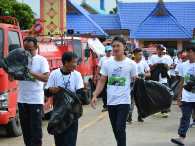 กิจกรรมล้างถนนกับบริษัทศรีตรังร่วมกับ อบต.