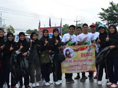 กิจกรรมล้างถนนกับบริษัทศรีตรังร่วมกับ อบต.