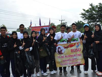 กิจกรรมล้างถนนกับบริษัทศรีตรังร่วมกับ อบต.