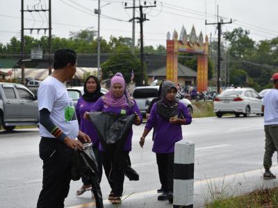 กิจกรรมล้างถนนกับบริษัทศรีตรังร่วมกับ อบต.