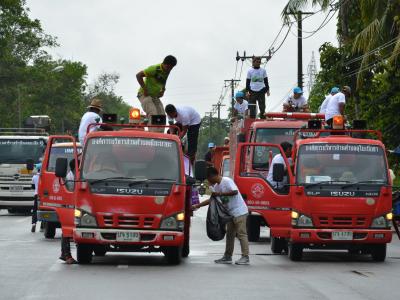 กิจกรรมล้างถนนกับบริษัทศรีตรังร่วมกับ อบต.