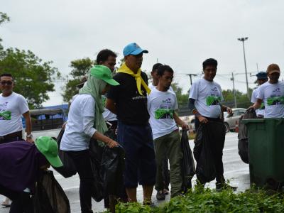 กิจกรรมล้างถนนกับบริษัทศรีตรังร่วมกับ อบต.