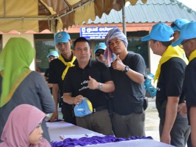 กิจกรรมล้างถนนกับบริษัทศรีตรังร่วมกับ อบต.