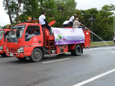 กิจกรรมล้างถนนกับบริษัทศรีตรังร่วมกับ อบต.