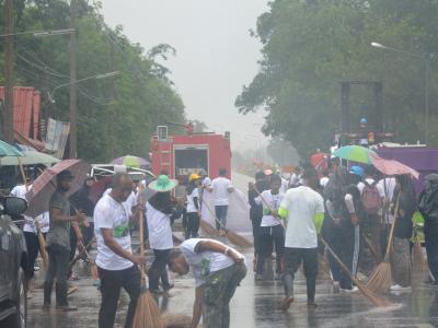 กิจกรรมล้างถนนกับบริษัทศรีตรังร่วมกับ อบต.