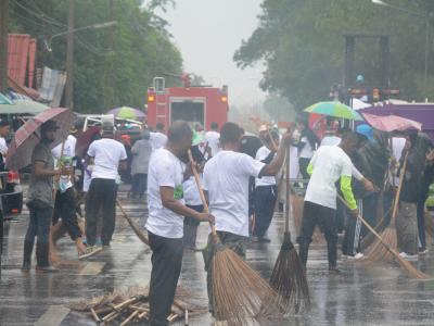 กิจกรรมล้างถนนกับบริษัทศรีตรังร่วมกับ อบต.