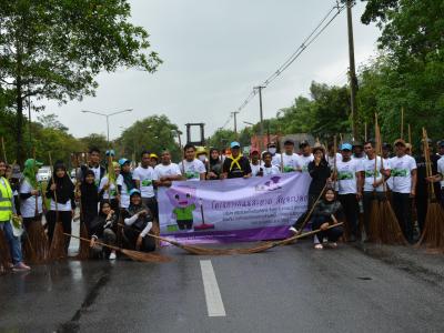 กิจกรรมล้างถนนกับบริษัทศรีตรังร่วมกับ อบต.
