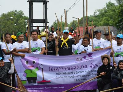 กิจกรรมล้างถนนกับบริษัทศรีตรังร่วมกับ อบต.