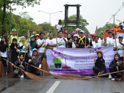 กิจกรรมล้างถนนกับบริษัทศรีตรังร่วมกับ อบต.