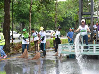 กิจกรรมล้างถนนกับบริษัทศรีตรังร่วมกับ อบต.