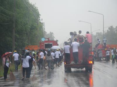 กิจกรรมล้างถนนกับบริษัทศรีตรังร่วมกับ อบต.