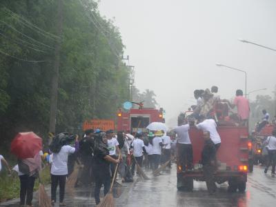 กิจกรรมล้างถนนกับบริษัทศรีตรังร่วมกับ อบต.