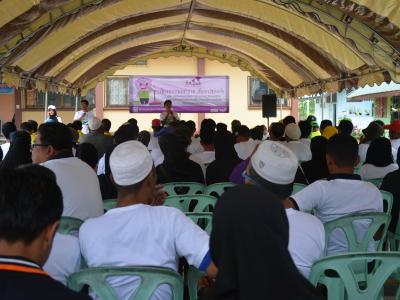 กิจกรรมล้างถนนกับบริษัทศรีตรังร่วมกับ อบต.