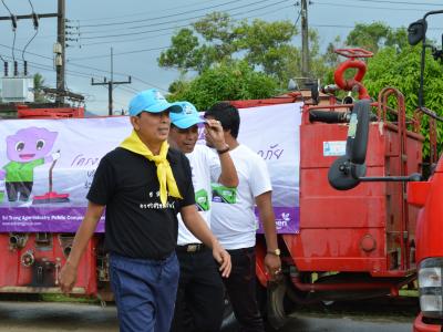 กิจกรรมล้างถนนกับบริษัทศรีตรังร่วมกับ อบต.