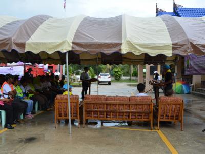 กิจกรรมล้างถนนกับบริษัทศรีตรังร่วมกับ อบต.