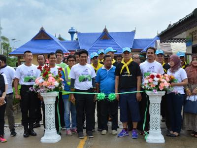 กิจกรรมล้างถนนกับบริษัทศรีตรังร่วมกับ อบต.