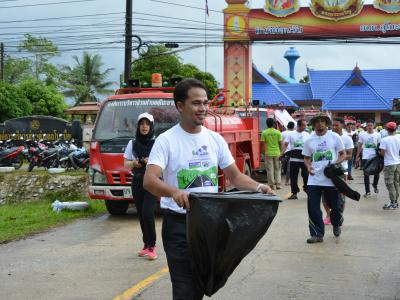 กิจกรรมล้างถนนกับบริษัทศรีตรังร่วมกับ อบต.