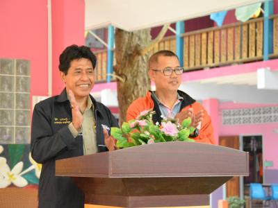 นายกประธานเปิดกิจกรรมกีฬาสีภายในโรงเรียนบ้านกาแร