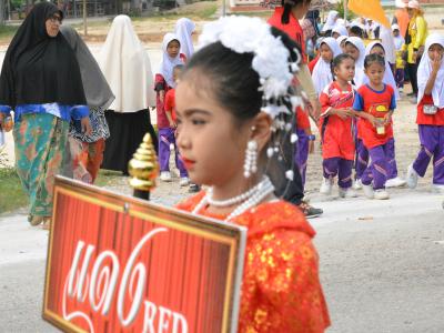นายกประธานเปิดกิจกรรมกีฬาสีภายในโรงเรียนบ้านกาแร