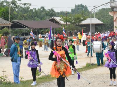 นายกประธานเปิดกิจกรรมกีฬาสีภายในโรงเรียนบ้านกาแร