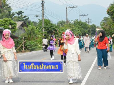 นายกประธานเปิดกิจกรรมกีฬาสีภายในโรงเรียนบ้านกาแร