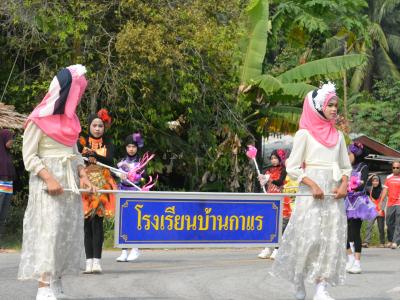นายกประธานเปิดกิจกรรมกีฬาสีภายในโรงเรียนบ้านกาแร