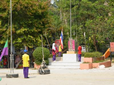 นายกประธานเปิดกิจกรรมกีฬาสีภายในโรงเรียนบ้านกาแร