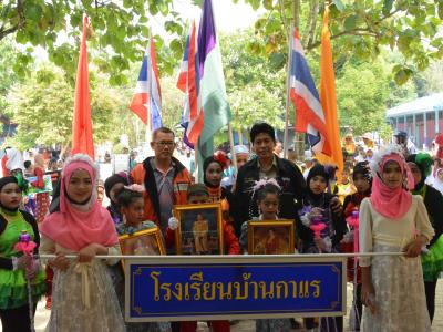 นายกประธานเปิดกิจกรรมกีฬาสีภายในโรงเรียนบ้านกาแร