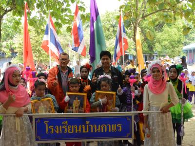 นายกประธานเปิดกิจกรรมกีฬาสีภายในโรงเรียนบ้านกาแร