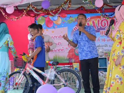 นายกเป็นประธานพิธีเปิดกิจกรรมงานวันเด็กโรงเรียนบ้านลุโบะดาโต๊ะ
