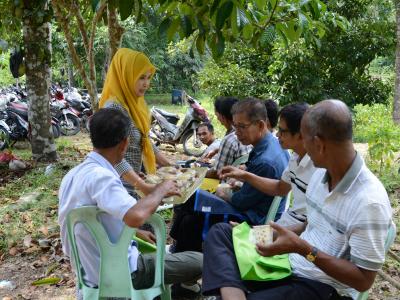 โครงการอบรมความรู้แก่เกษตร ตามแนวคิดปรัชญาเศรษฐกิจพอเพียง
