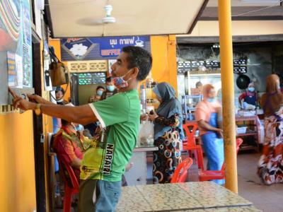ลงประชาสัมพันธ์โรคโควิด19 ในพื้นที่ตำบลลุโบะบือซา