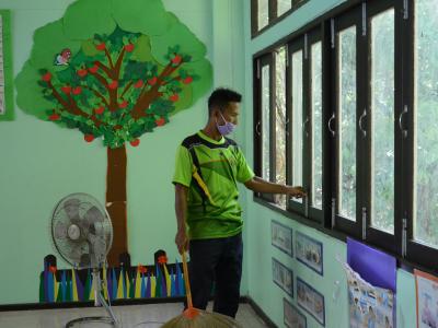 ทำความสะอาดศูนย์กักกันประจำตำบลลุโบะบือซา