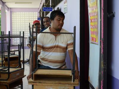 ทำความสะอาดศูนย์กักกันประจำตำบลลุโบะบือซา