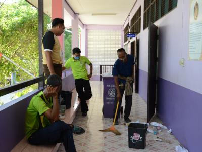 ทำความสะอาดศูนย์กักกันประจำตำบลลุโบะบือซา
