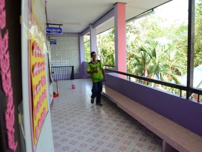 ทำความสะอาดศูนย์กักกันประจำตำบลลุโบะบือซา
